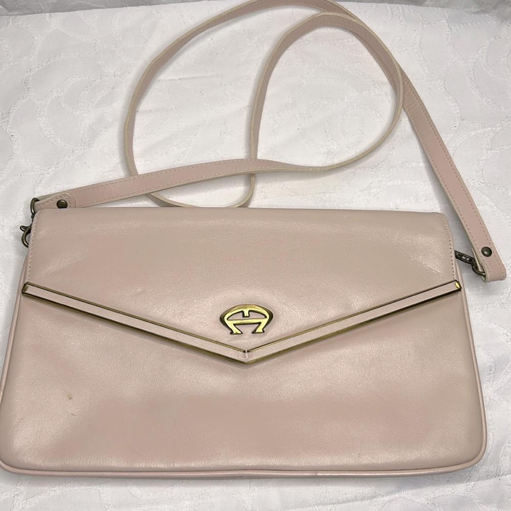 ETIENNE AIGNER leather soft blush colored Vintage shoulder handbag.